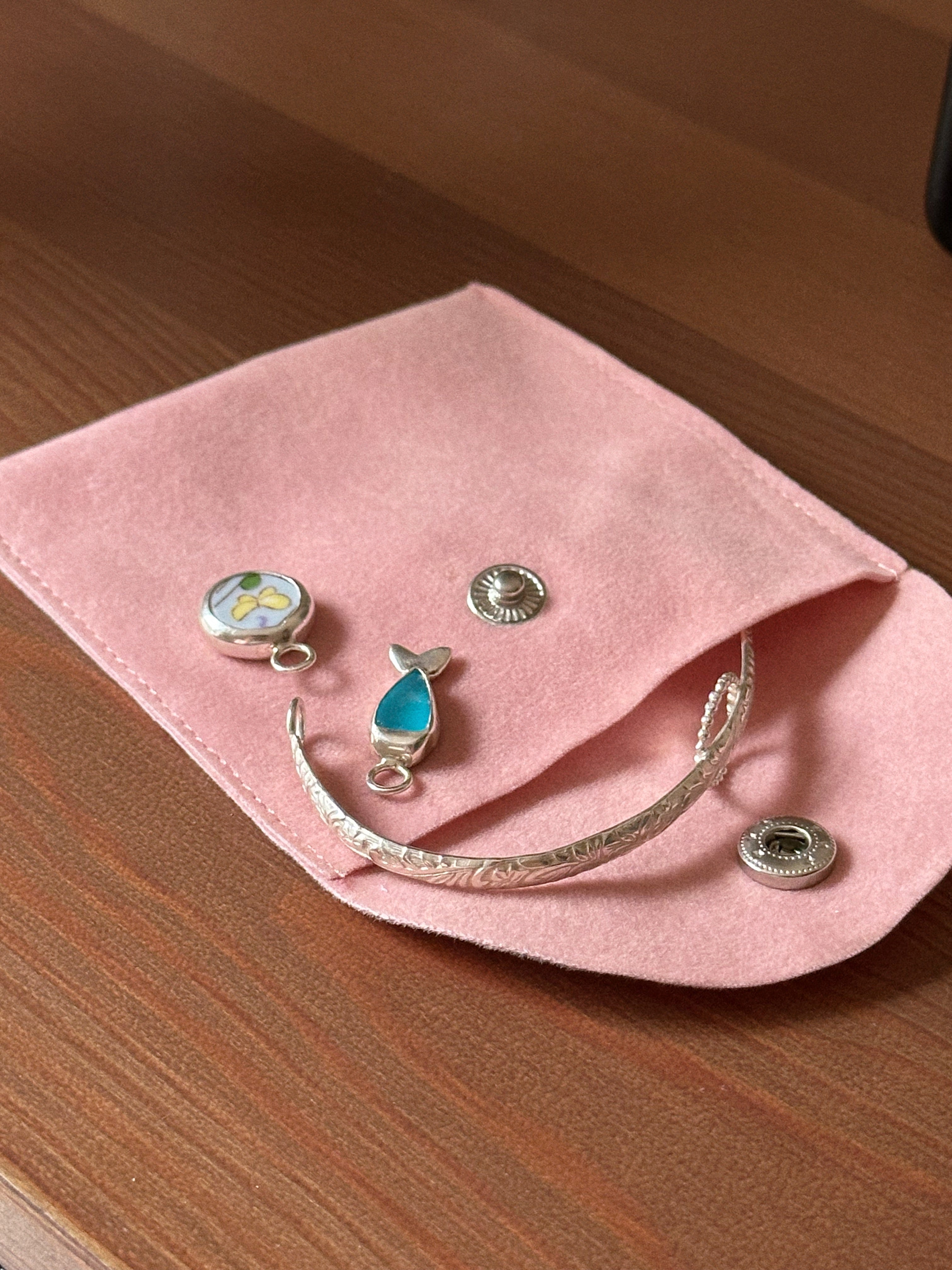 Storage pouch